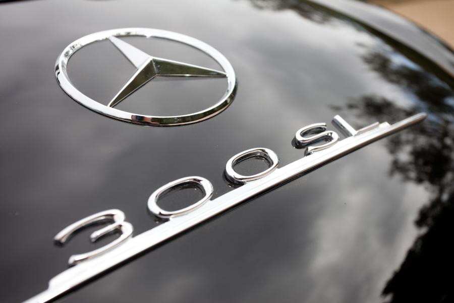 Логотип Mercedes-Benz 300 SL Gullwing Coupe 1955 года  (фото 49 из 54)